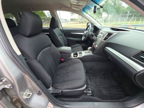 Used 2011 Subaru Outback 2.5i Premium AWD/4WD image 11