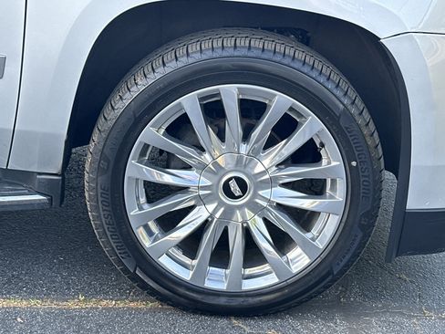 Used 2017 Cadillac Escalade Luxury AWD/4WD image 15