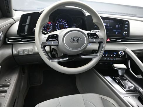 Used 2022 Hyundai Elantra SEL w/ Cargo Package image 17