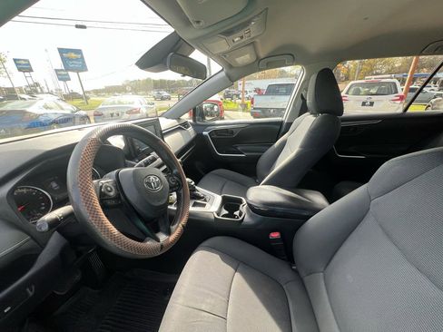 Used 2019 Toyota RAV4 LE image 28