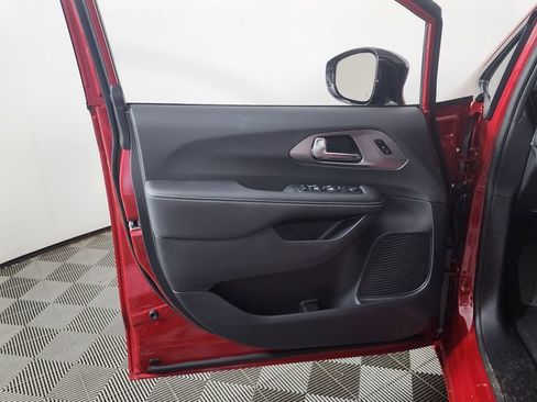 New 2026 Chrysler Pacifica Select image 13