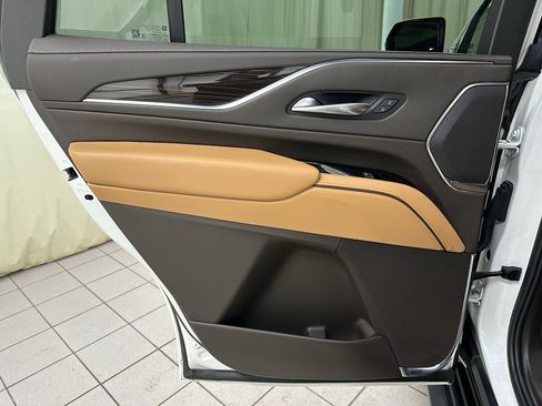 Used 2023 Cadillac Escalade Premium Luxury image 39