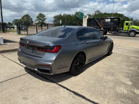 Used 2022 BMW 750i xDrive w/ M Sport Package image 5