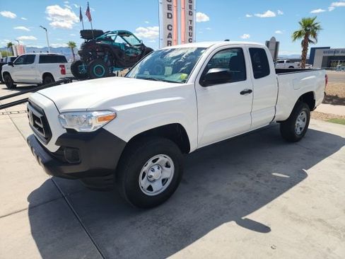 Used 2022 Toyota Tacoma SR image 8