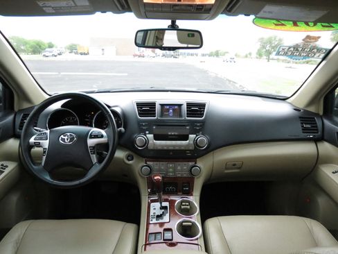 Used 2012 Toyota Highlander Limited image 9