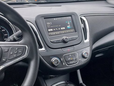 Used 2017 Chevrolet Malibu LT FWD image 6