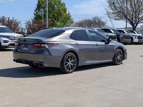 Used 2024 Toyota Camry SE image 5