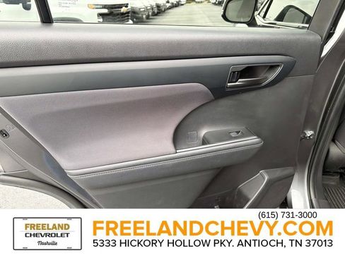 Used 2023 Toyota Highlander L image 15