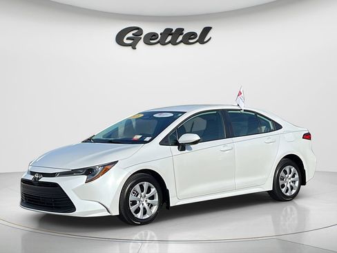 Used 2026 Toyota Corolla LE FWD image 1