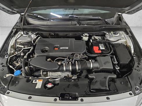 Used 2018 Honda Accord Touring image 14