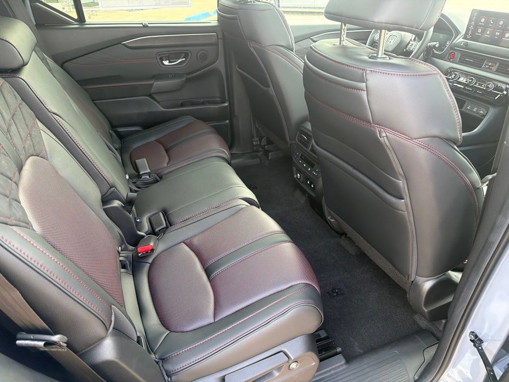 New 2026 Honda Pilot Black Edition image 34