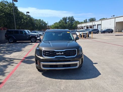 Used 2025 Kia Telluride S FWD image 5