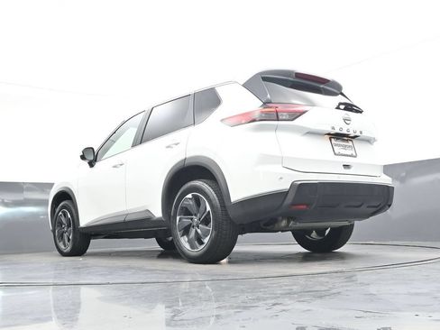 Used 2025 Nissan Rogue SV FWD image 43
