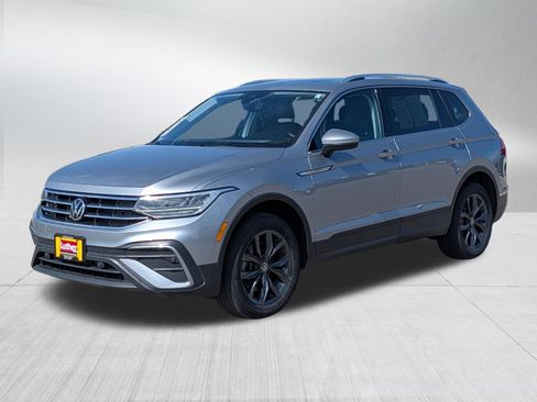 Used 2022 Volkswagen Tiguan SE image 3