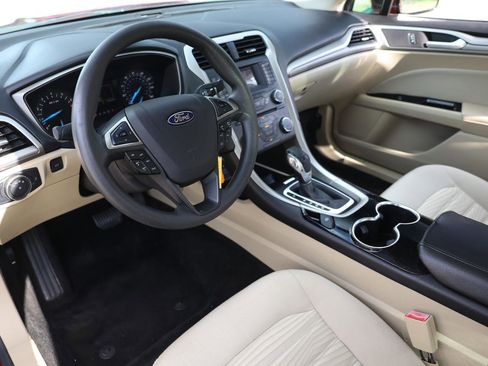 Used 2016 Ford Fusion SE FWD image 4