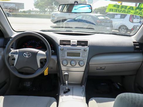 Used 2011 Toyota Camry LE FWD image 13