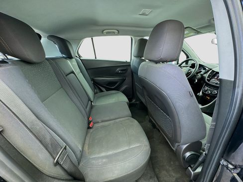 Used 2020 Chevrolet Trax LS FWD image 17