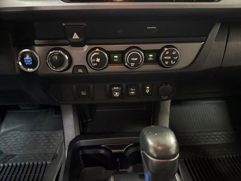 Used 2019 Toyota Tacoma TRD Off-Road AWD/4WD image 19