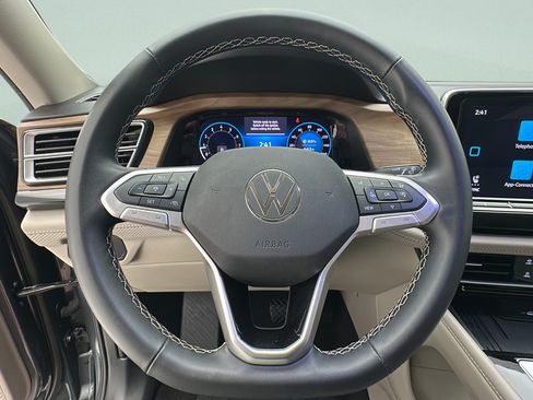 Used 2025 Volkswagen Atlas SE AWD/4WD image 15