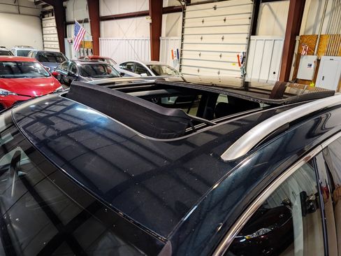 Used 2019 Volkswagen Tiguan SEL image 2