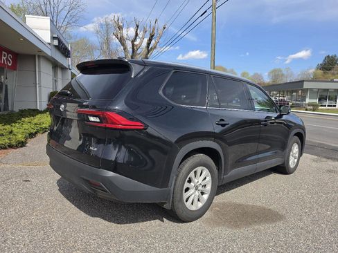 Used 2024 Toyota Grand Highlander XLE AWD/4WD image 3
