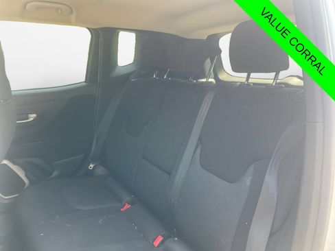 Used 2017 Jeep Renegade Latitude AWD/4WD image 13