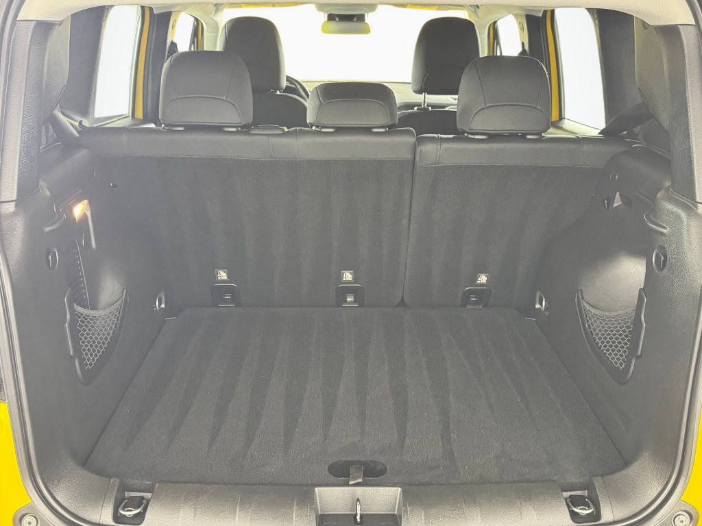 Used 2018 Jeep Renegade Latitude w/ Cold Weather Group AWD/4WD image 15