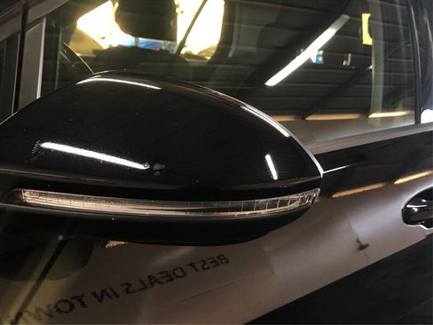 Used 2017 Volkswagen e-Golf SE w/ DC Fast Charging Package image 21