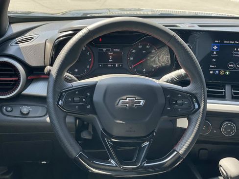 Used 2025 Chevrolet Trax RS w/ Driver Confidence Package FWD image 10