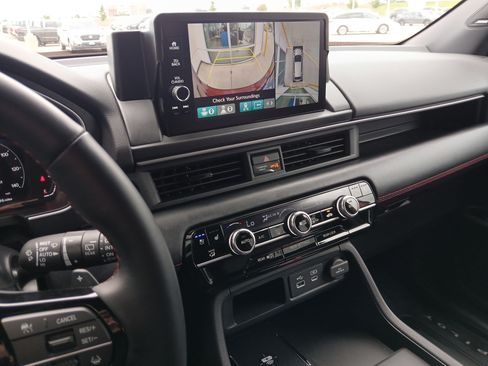 Used 2025 Honda Pilot Black Edition image 17