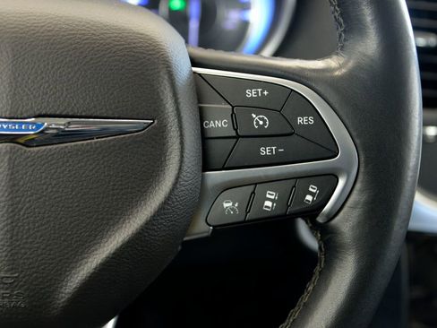 Used 2015 Chrysler 300 C w/ Light Group image 23