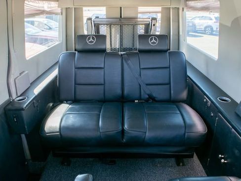 Used 2010 Mercedes-Benz Sprinter 2500 image 33