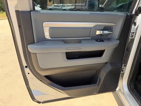 Used 2018 RAM 1500 Classic SLT RWD image 11