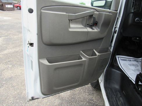 Used 2018 Chevrolet Express 2500 w/ Driver Convenience Package RWD image 25