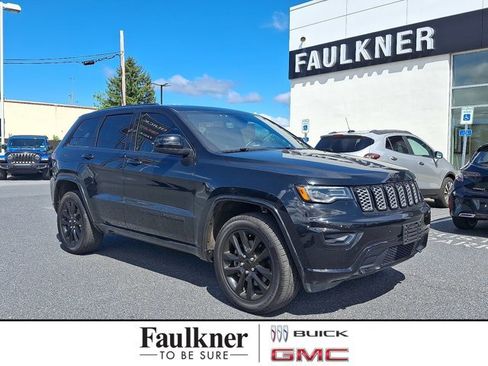 Used 2022 Jeep Grand Cherokee Laredo X AWD/4WD image 1