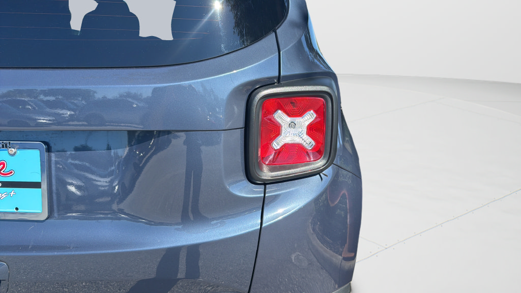Used 2023 Jeep Renegade Altitude AWD/4WD image 27