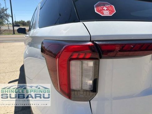 Used 2025 Ford Explorer ST-Line w/ ST-Line Street Pack AWD/4WD image 17