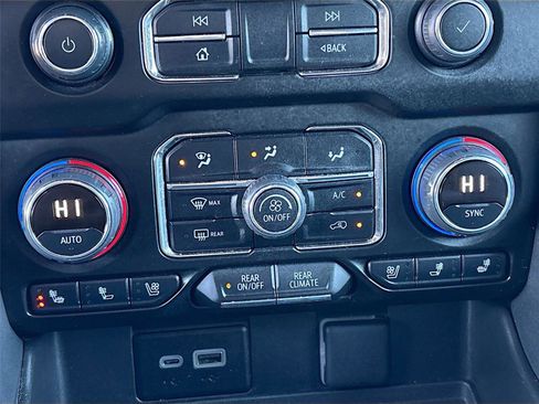 Used 2023 Chevrolet Suburban Premier image 15