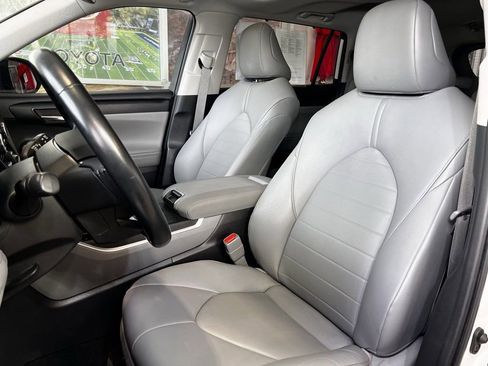 Certified 2021 Toyota Highlander XLE image 18