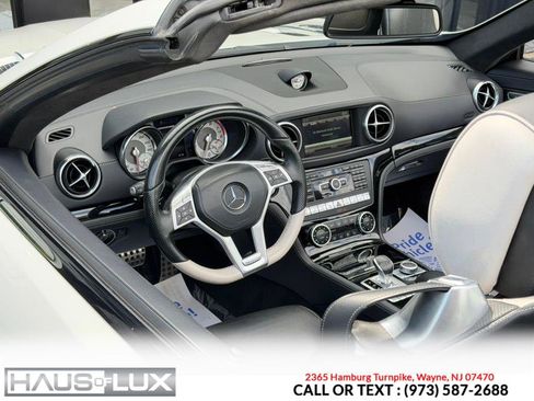 Used 2015 Mercedes-Benz SL 550 w/ White Arrow Edition image 26