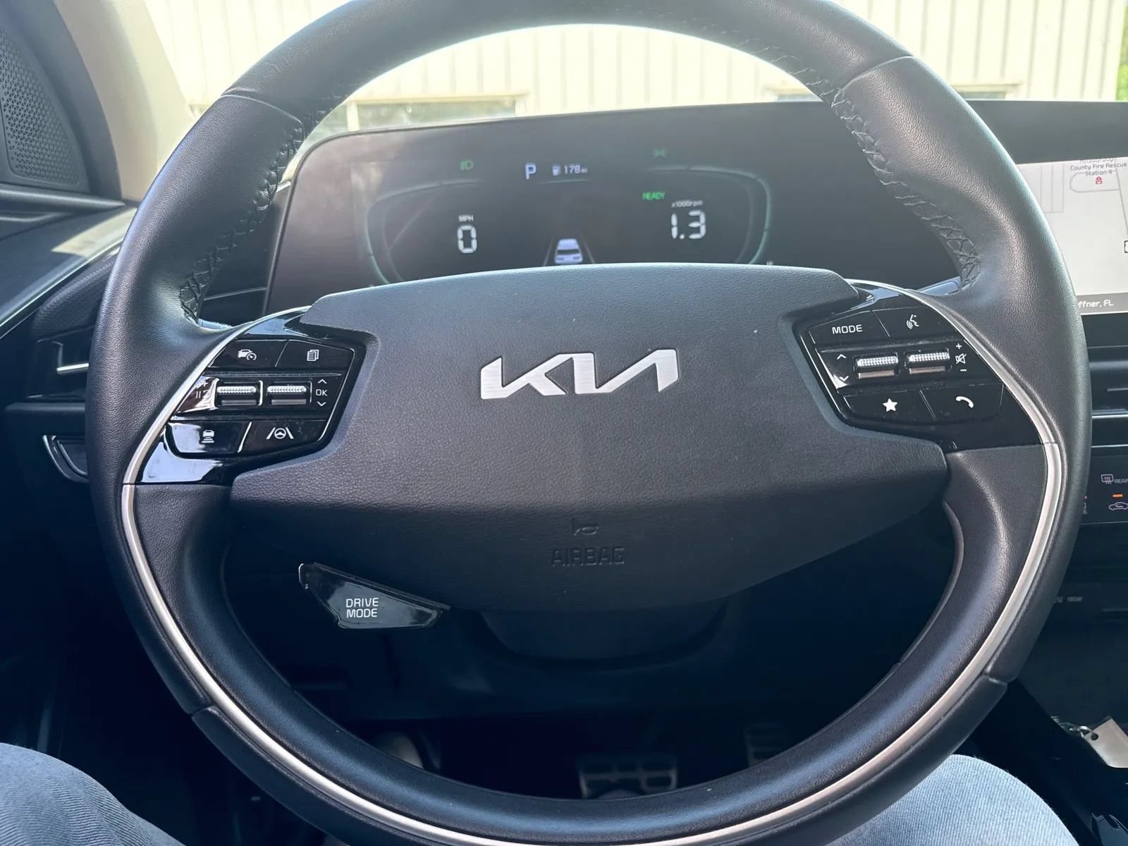 Used 2023 Kia Niro EX Touring FWD image 17