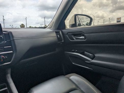 Used 2023 Nissan Pathfinder SL w/ SL Premium Package AWD/4WD image 16
