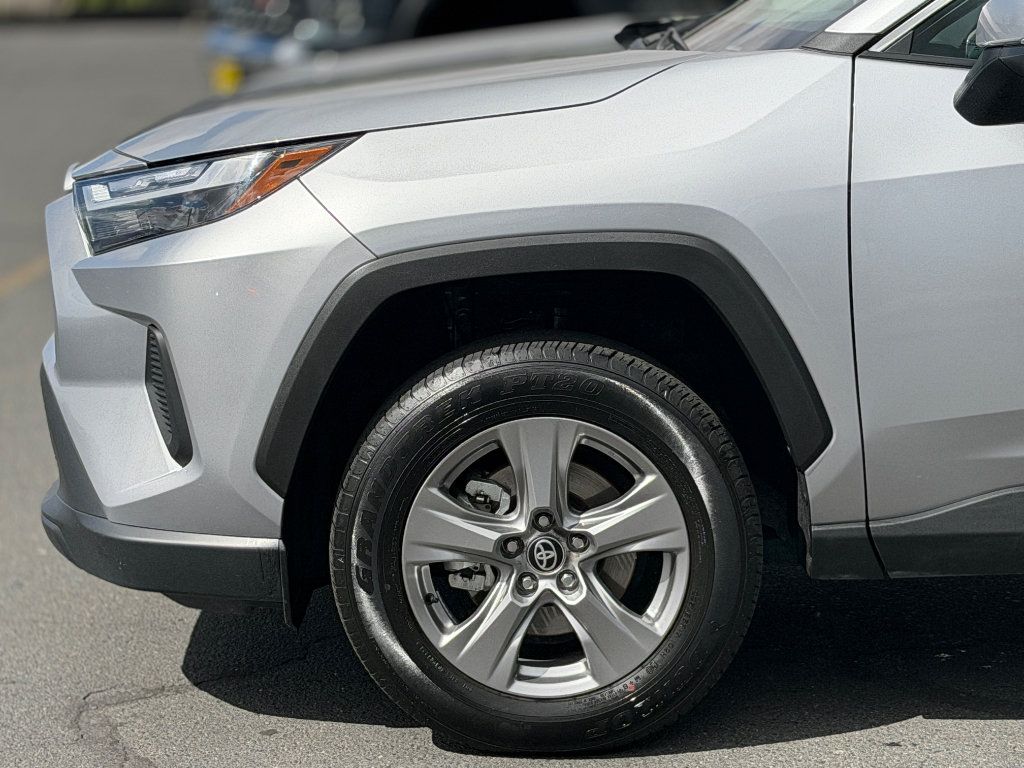 Used 2025 Toyota RAV4 XLE w/ Convenience Package AWD/4WD image 4
