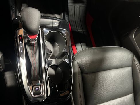 Used 2025 Chevrolet Trax RS w/ Sunroof Package image 35