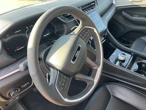 Used 2024 Jeep Grand Cherokee Limited image 11