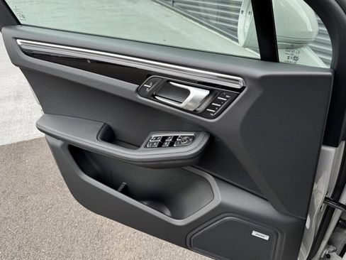 New 2026 Porsche Macan S image 13