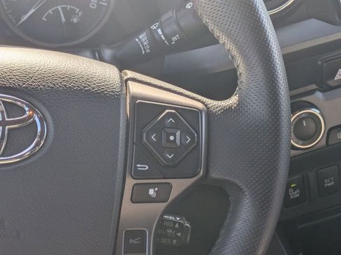 Used 2020 Toyota Tacoma TRD Sport w/ Technology Package image 14