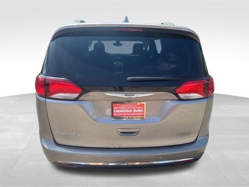 Used 2018 Chrysler Pacifica Touring-L w/ Premium Audio Group FWD image 19
