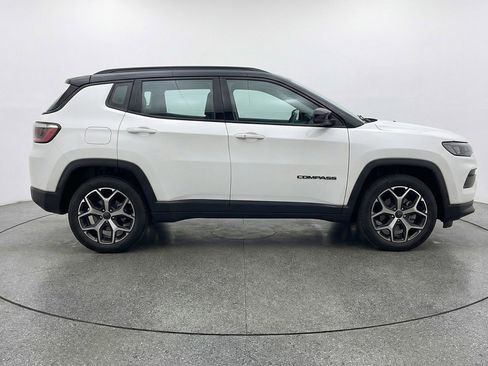 Used 2025 Jeep Compass Limited image 11
