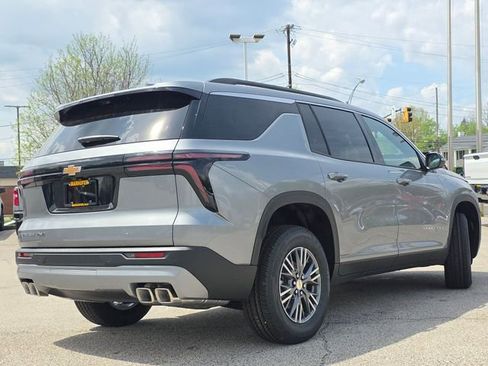 New 2026 Chevrolet Traverse LT w/ Driver Confidence Package AWD/4WD image 16